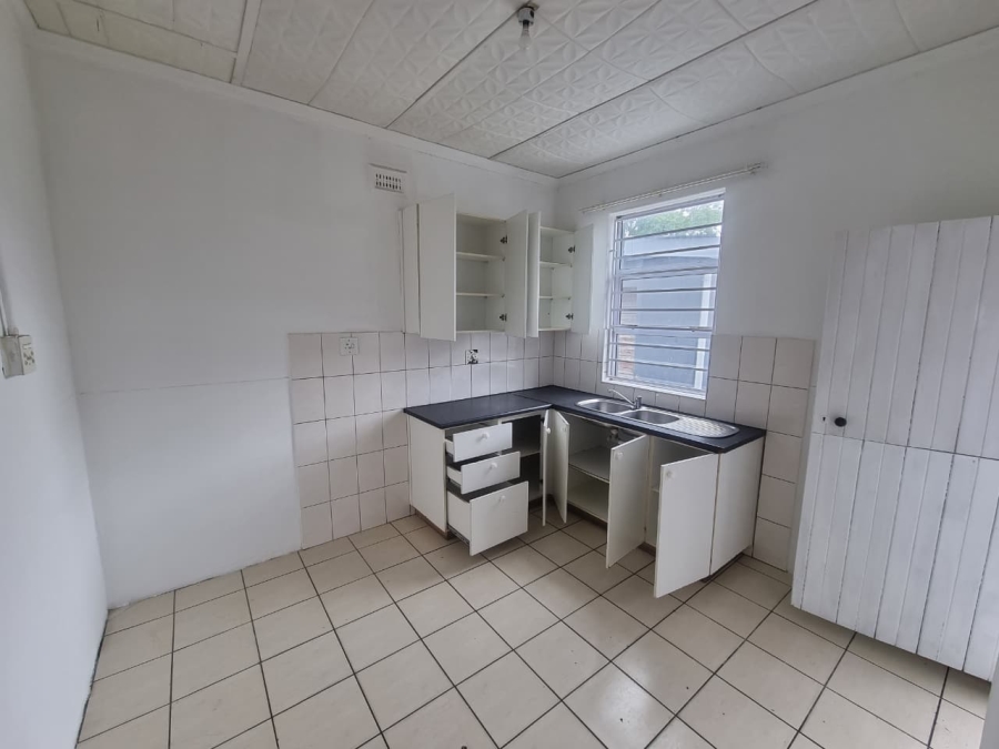 To Let 2 Bedroom Property for Rent in Lansdowne Western Cape